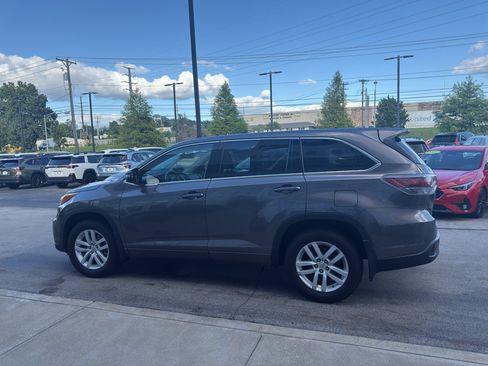 Used 2014 Toyota Highlander LE AWD/4WD image 6