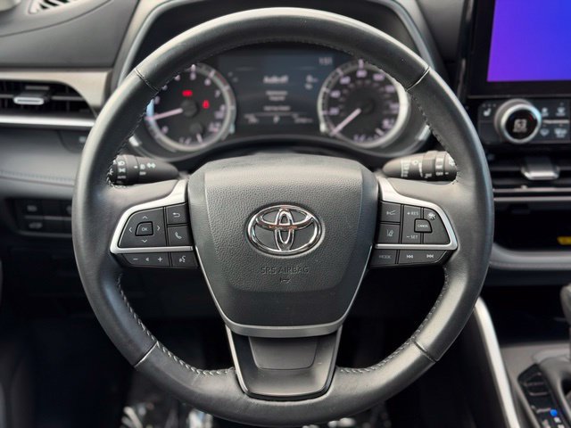Used 2023 Toyota Highlander XLE AWD/4WD image 24