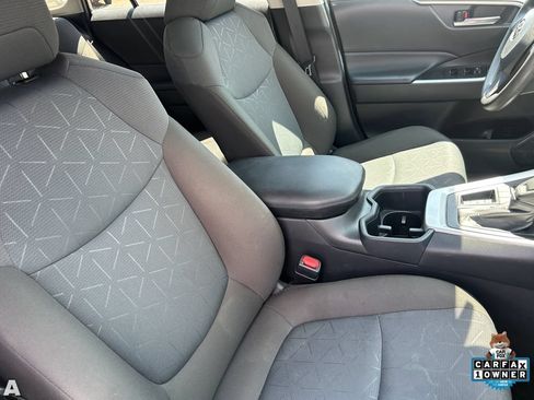 Used 2025 Toyota RAV4 XLE FWD image 11