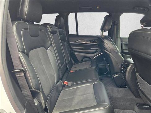 Used 2022 Jeep Grand Cherokee Altitude image 19