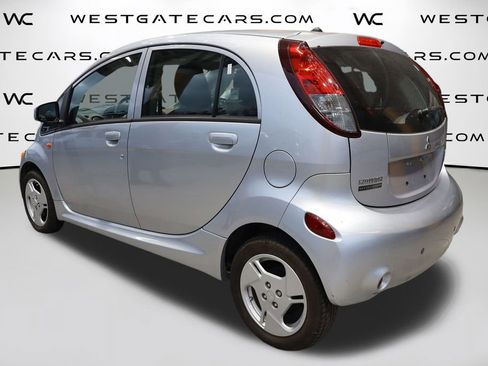 Used 2012 Mitsubishi i SE image 5