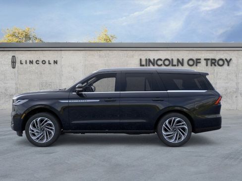 New 2025 Lincoln Navigator Reserve image 3