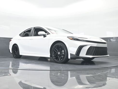 Used 2026 Toyota Camry SE w/ Convenience Package image 69