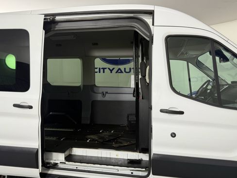 Used 2015 Ford Transit 150 XLT image 7