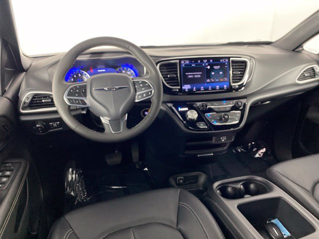 Used 2026 Chrysler Pacifica Select FWD image 18
