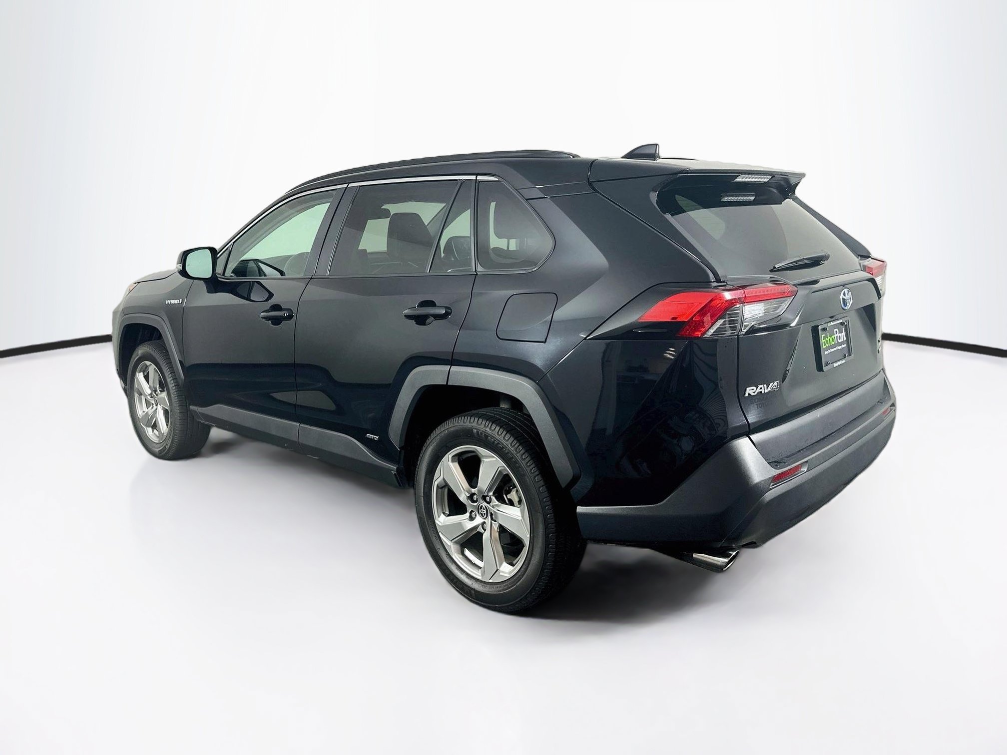 Used 2021 Toyota RAV4 XLE Premium AWD/4WD image 5