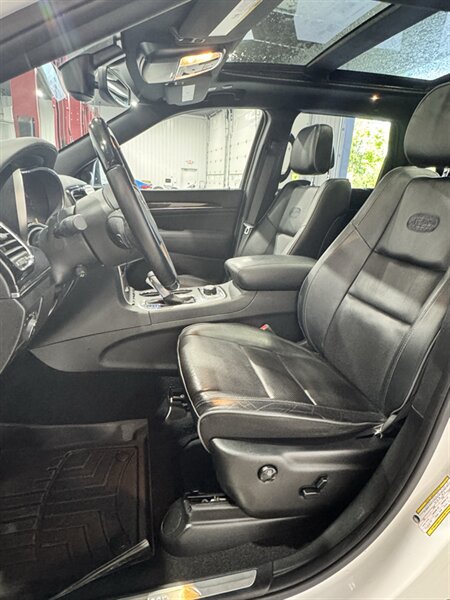 Used 2020 Jeep Grand Cherokee Overland AWD/4WD image 8