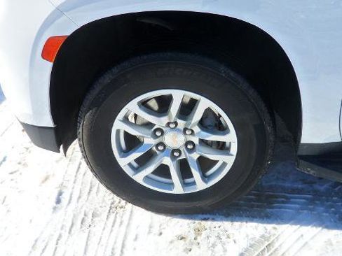 Used 2024 Chevrolet Suburban LT image 8