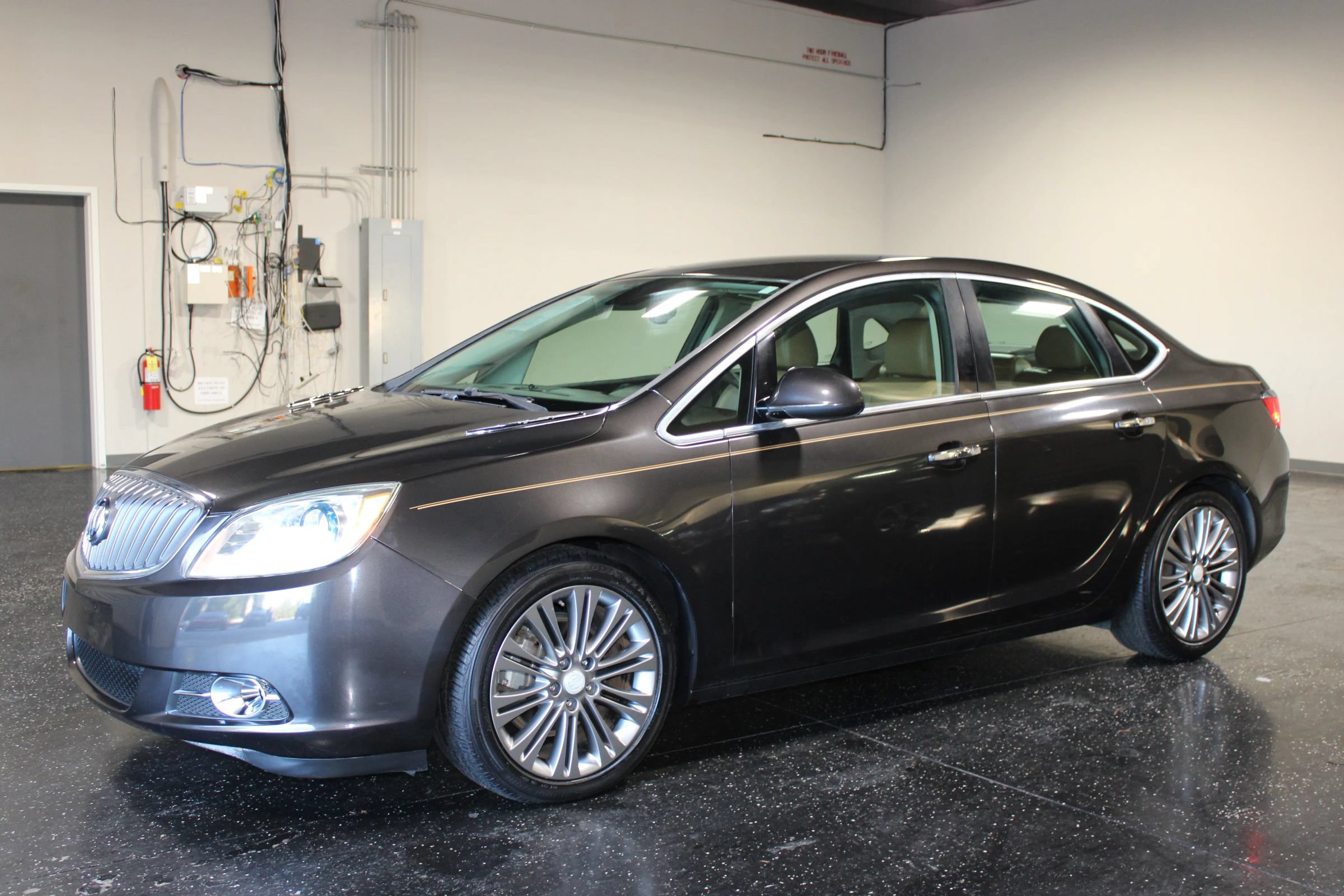 Used 2013 Buick Verano Leather FWD image 9