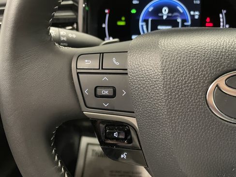 Used 2025 Toyota Camry SE image 16