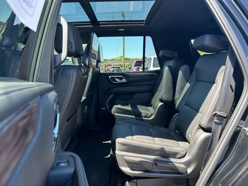 Used 2021 Chevrolet Tahoe Z71 w/ Luxury Package AWD/4WD image 15