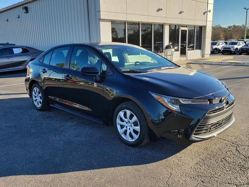 Used 2024 Toyota Corolla LE image 2