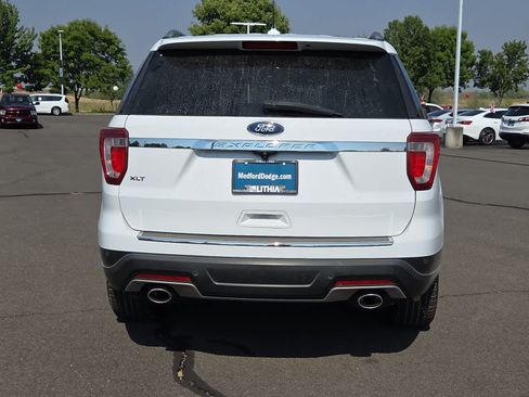 Used 2018 Ford Explorer XLT w/ Equipment Group 202A FWD image 13