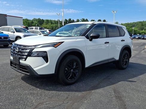 Used 2025 Nissan Rogue S FWD image 3