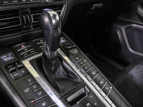Used 2021 Porsche Macan image 31