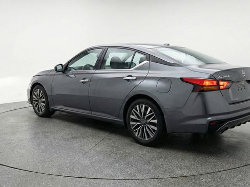 Used 2025 Nissan Altima 2.5 SV image 6