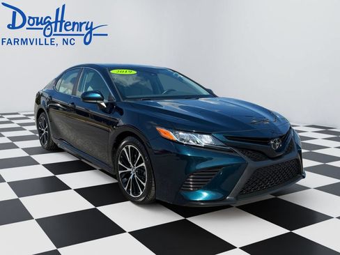 Used 2019 Toyota Camry SE FWD image 7