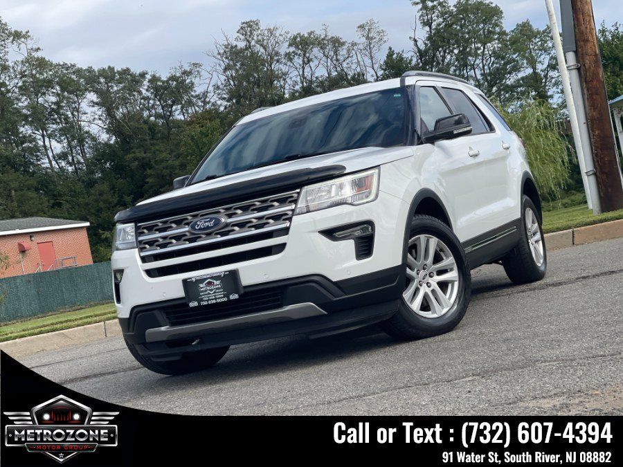 Used 2018 Ford Explorer XLT w/ Equipment Group 202A AWD/4WD image 16