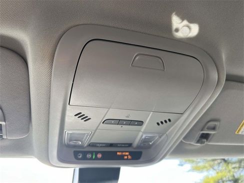 Used 2022 Chevrolet Equinox Premier image 38