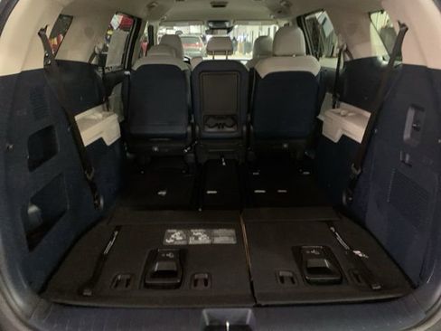 New 2026 Kia Carnival EX image 14