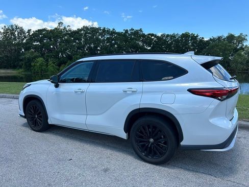 Used 2023 Toyota Highlander XSE FWD image 4