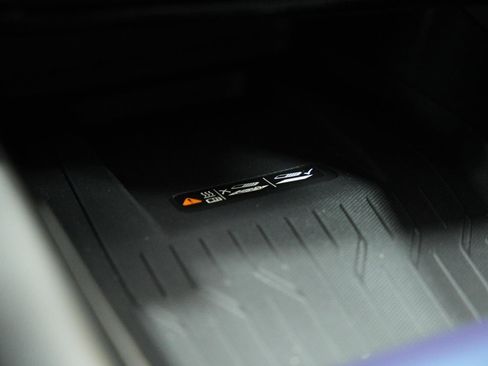 Used 2025 Chevrolet Equinox EV LT w/ Convenience Package image 39