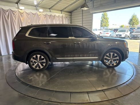 Used 2021 Kia Telluride S FWD image 4