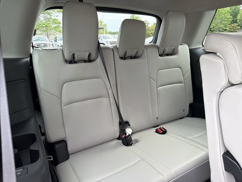 Used 2022 Nissan Pathfinder SL AWD/4WD image 17