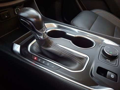 Used 2021 Chevrolet Traverse LT image 15