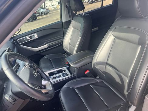 Used 2021 Ford Explorer XLT w/ Equipment Group 202A RWD image 5