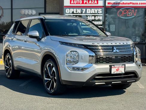 Used 2022 Mitsubishi Outlander ES image 1