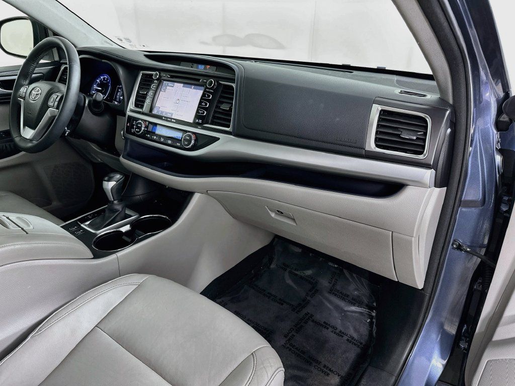 Used 2016 Toyota Highlander XLE FWD image 38