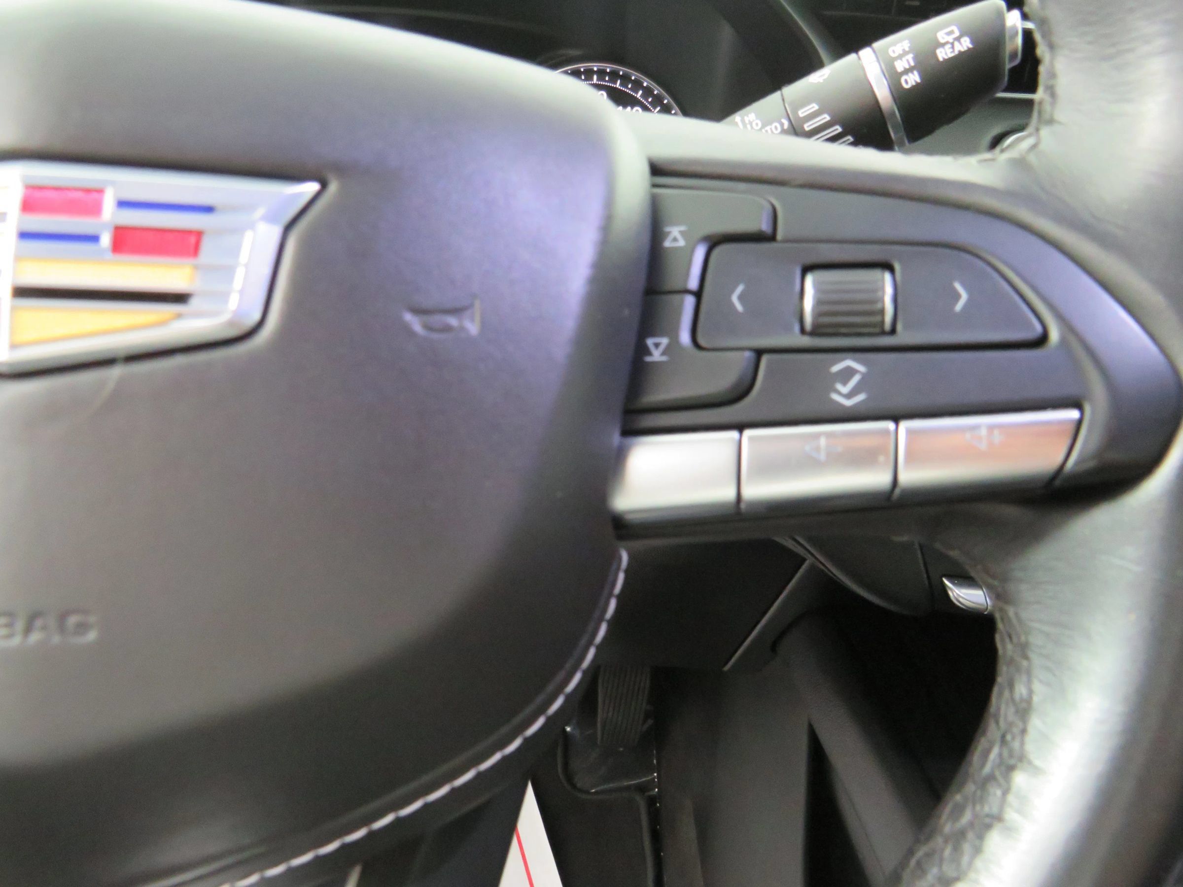 Used 2020 Cadillac XT4 Premium Luxury FWD image 17