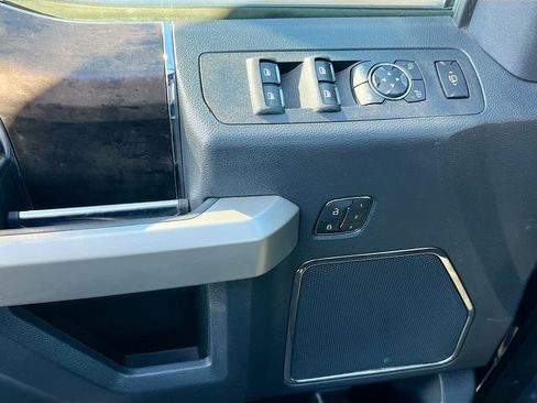 Used 2022 Ford F350 Lariat w/ Chrome Package image 18