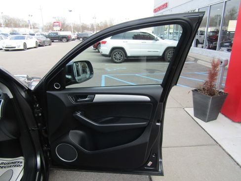 Used 2017 Audi Q5 2.0T Premium Plus w/ Technology Package image 13