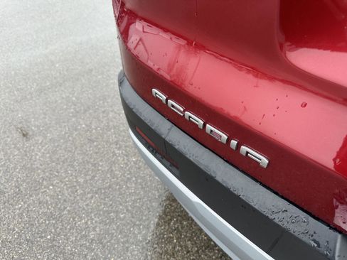 Used 2023 GMC Acadia SLT image 11