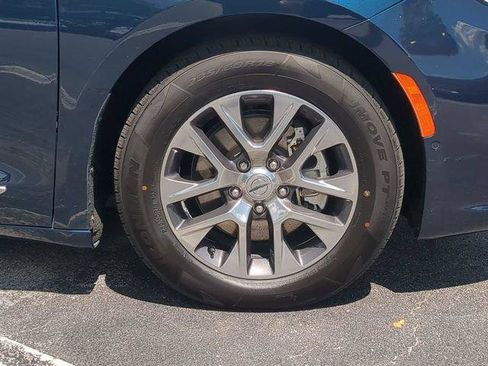 Certified 2022 Chrysler Pacifica Pinnacle FWD image 11