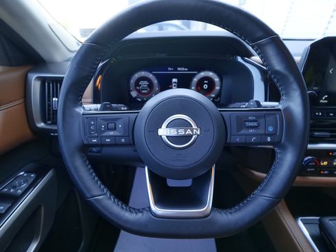 Certified 2024 Nissan Pathfinder Platinum AWD/4WD image 21