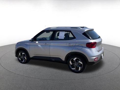 Used 2025 Hyundai Venue SEL FWD image 10