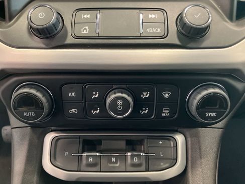 Used 2023 GMC Acadia SLE w/ Elevation Edition image 17