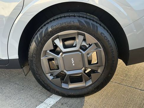 Used 2026 Kia Carnival EX FWD image 17