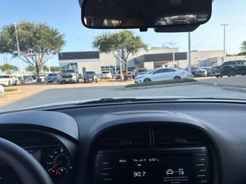 Certified 2022 Kia Soul LX w/ Technology Package FWD image 6