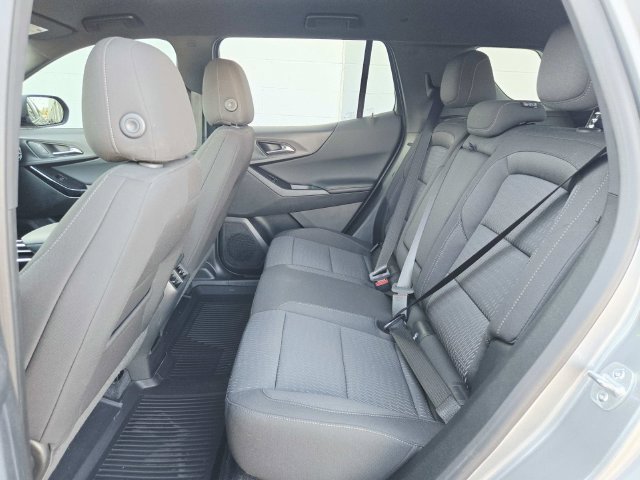 Used 2026 Chevrolet Equinox LT FWD image 9