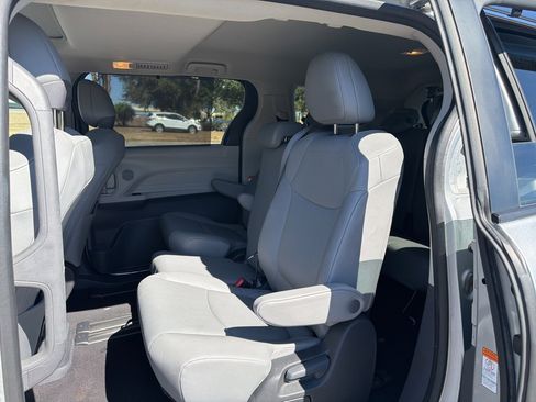 Used 2024 Toyota Sienna XLE image 10