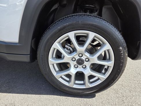 Used 2025 Jeep Compass Limited AWD/4WD image 9
