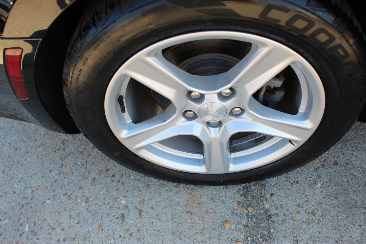 Used 2020 Chevrolet Camaro LT RWD image 32