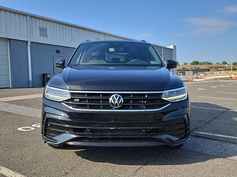 Used 2022 Volkswagen Tiguan SE R-Line AWD/4WD image 2