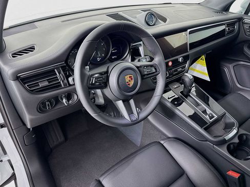New 2026 Porsche Macan image 4