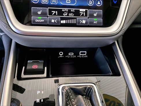 Used 2025 Subaru Outback Premium AWD/4WD image 26