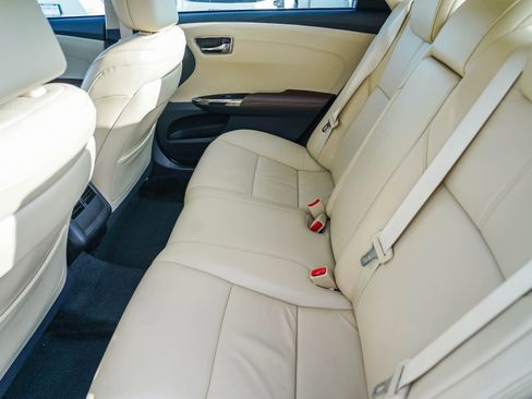 Used 2018 Toyota Avalon XLE image 19